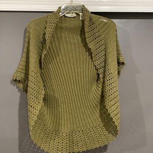 Lord & Taylor short sleeve avocado knit shawl/cape size M